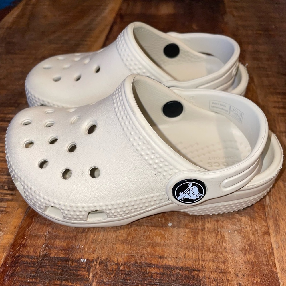 Crocs size 7C